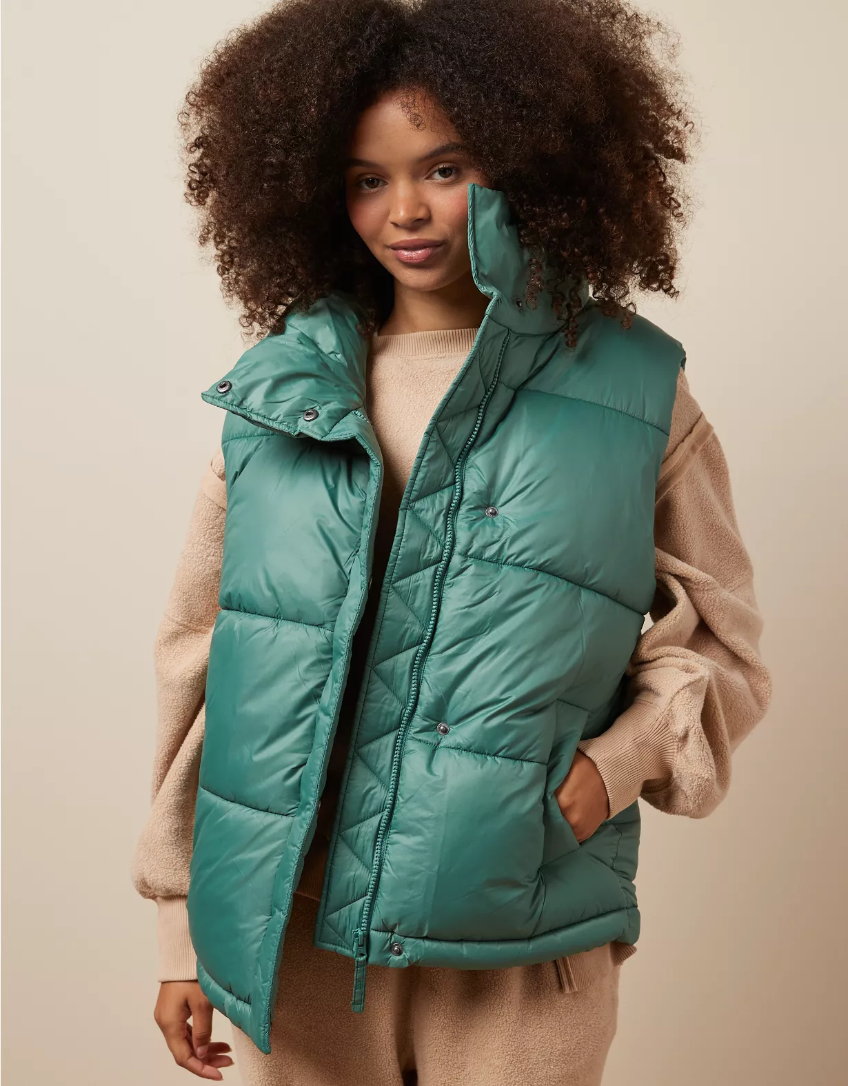 AE Oversized Puffer Vest 1 AE Oversized Puffer Vest